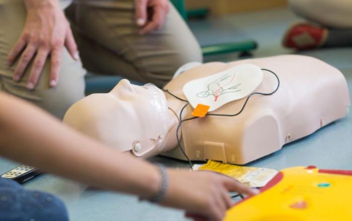 Hoe gebruik je een defibrillator